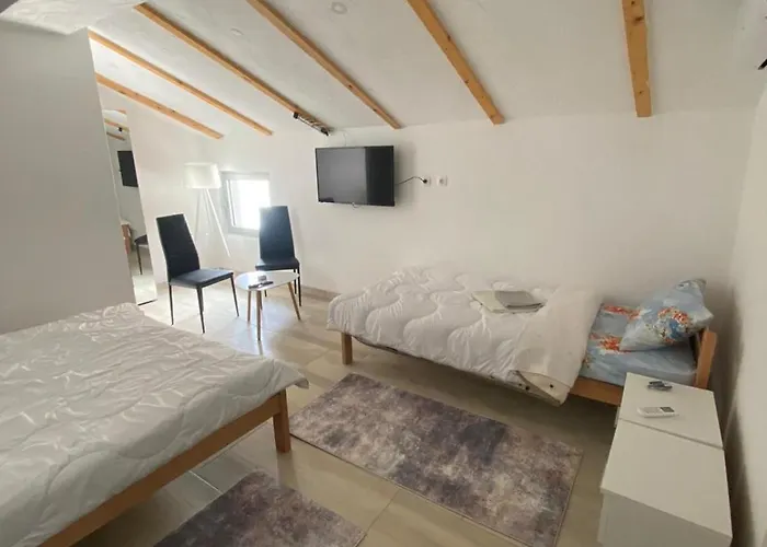 Yugoslavija 2 Centar 公寓 *